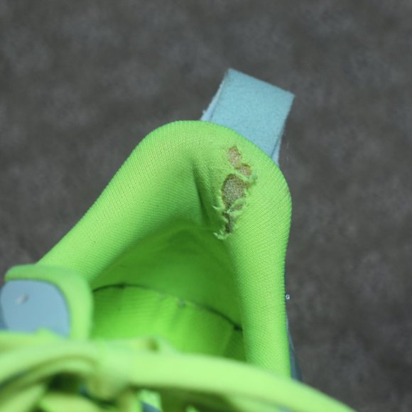 New Balance Blue and Lime Green Fresh Foam Sneakers WTMPOSL - Picture 7 of 7